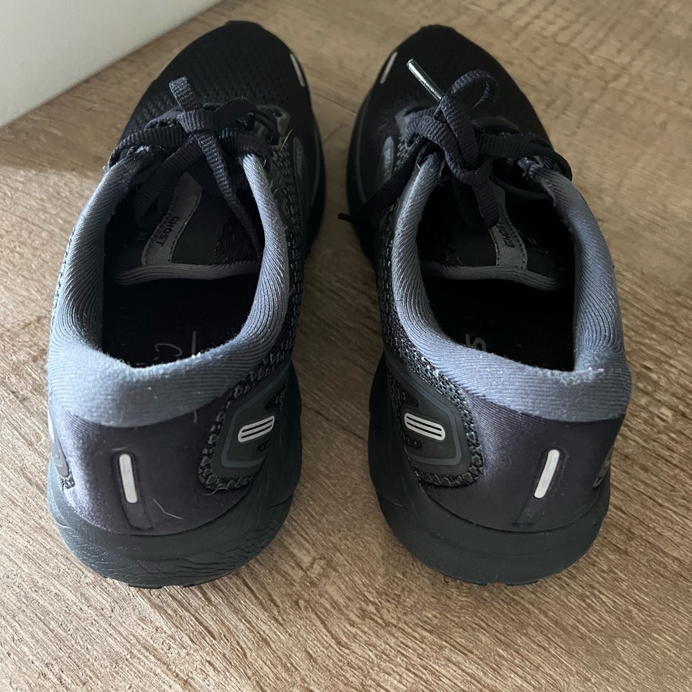 Brooks Women’s Black Running Shoes 9 - Picture 6 of 9